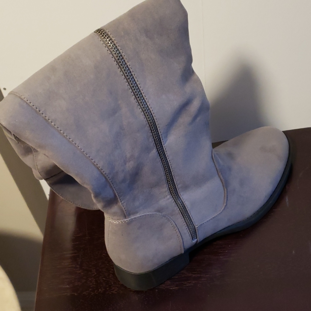 Boots - Picture 2 of 3